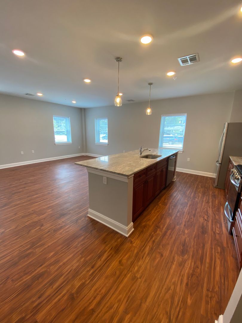 Somerville Apartment: 80 West End Ave