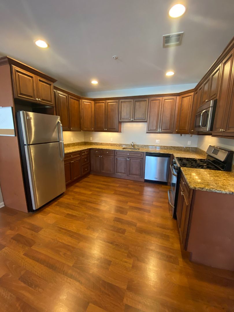 Somerville Apartment: 78 - 84 W Main St