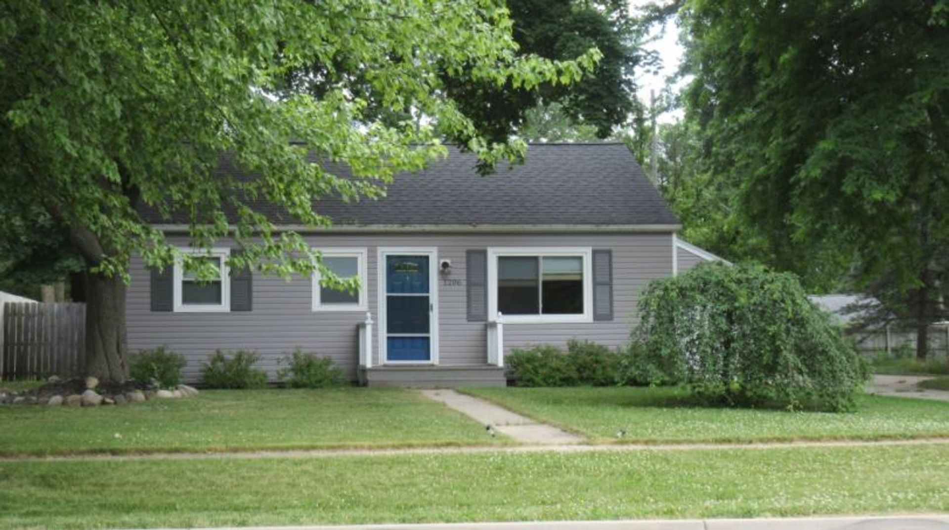 Midland House: 1206 E. St. Andrews