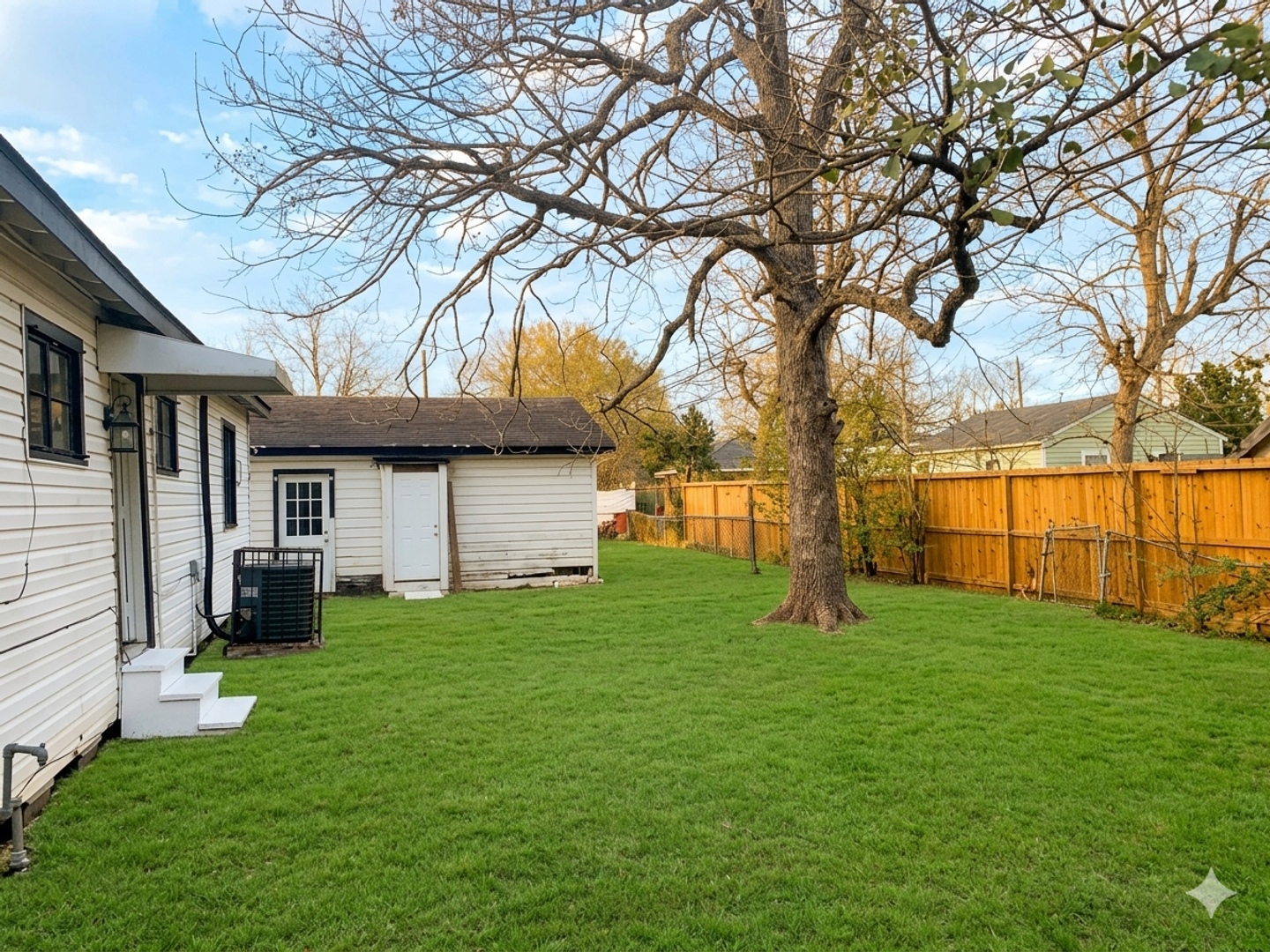 Houston House: 6109 Wayland St.
