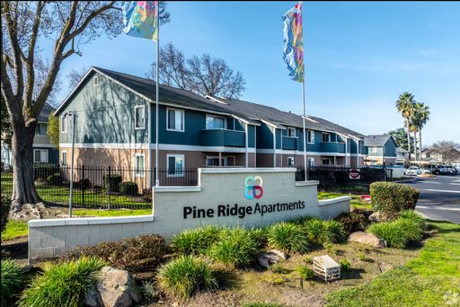 Pine Ridge Apartments – photo 1