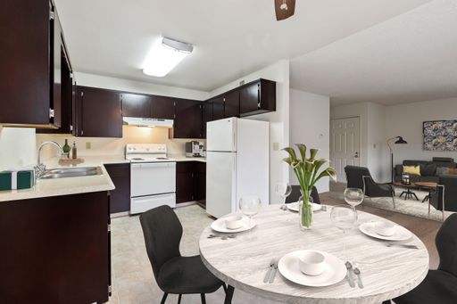 Pine Ridge Apartments – photo 1