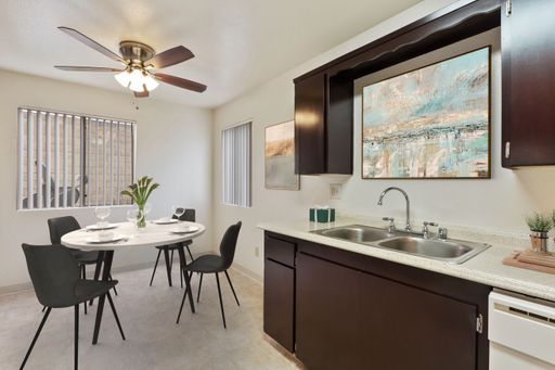 Pine Ridge Apartments – photo 1