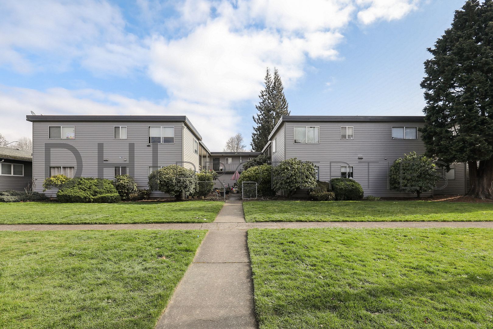 Longview Apartment: 852-862 8th Avenue