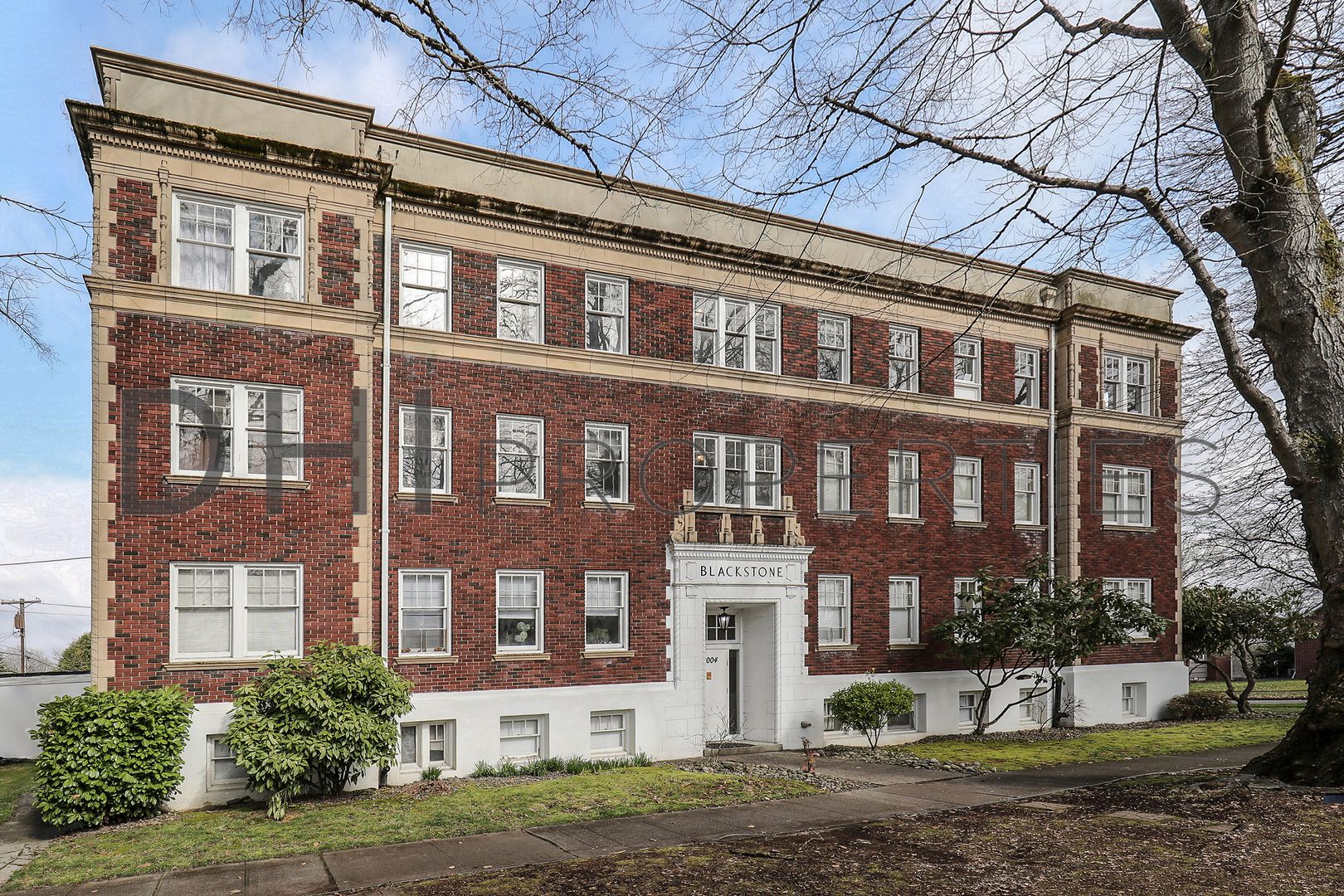 Longview Apartment: 1503 20th Avenue