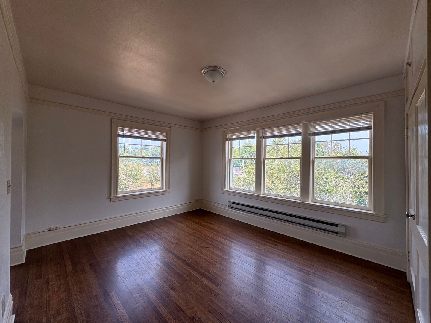 Longview Apartment: 1503 20th Avenue