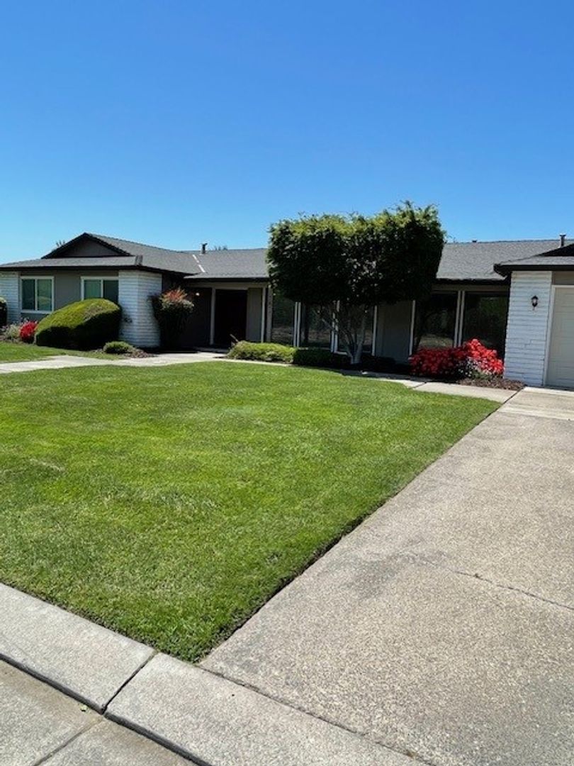 Manteca House: 17677 Kram Ct