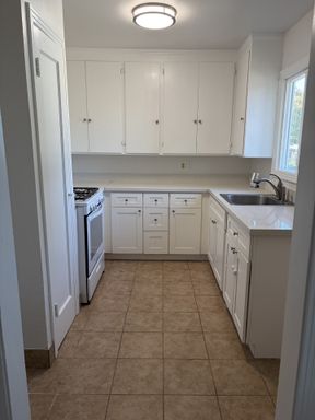 Beautiful 2 Bedroom 1 Bath – photo 1