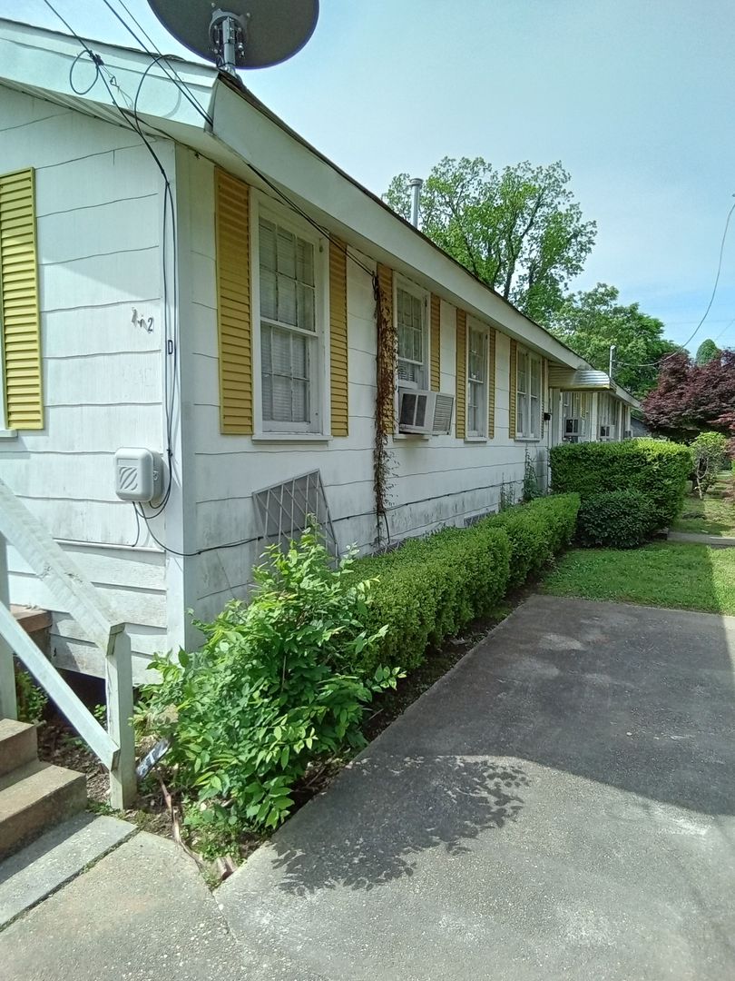 Bossier City Apartment: 812 St. Charles st.
