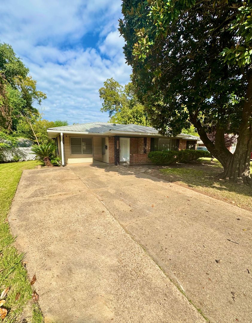 Bossier City House: 2503 Rosedale Pl.