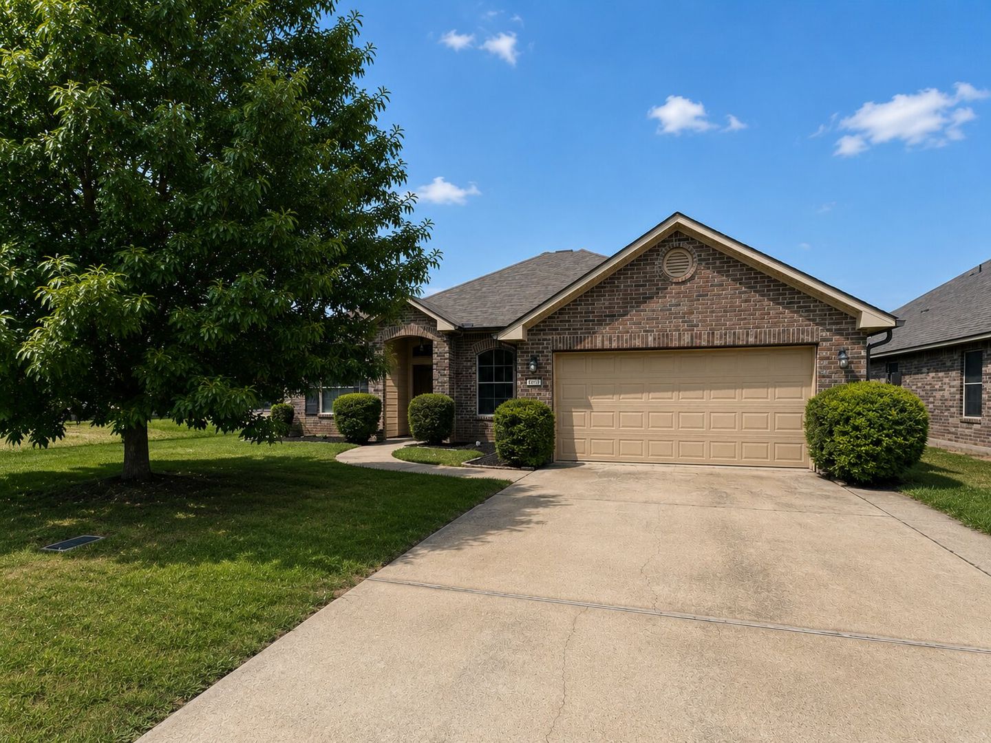 Bossier City House: 2353 Tallgrass Circle