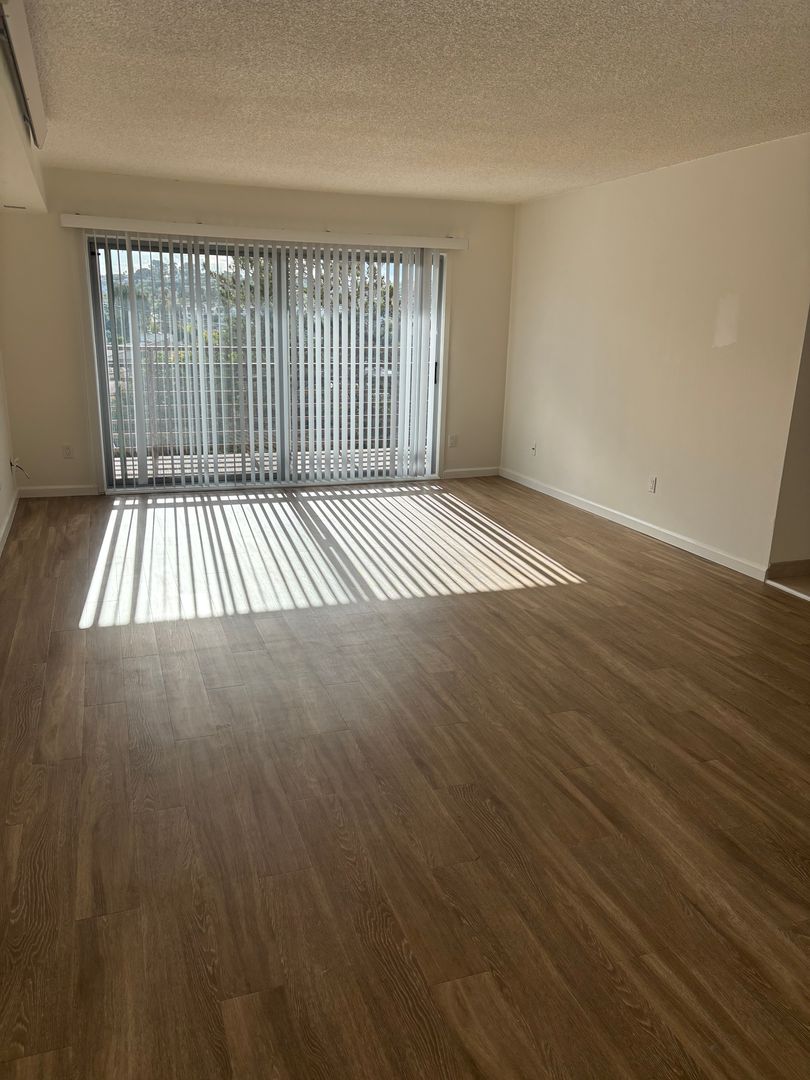 San Diego Apartment: 3748 Curtis St.