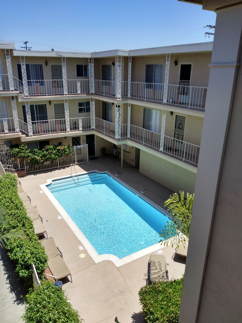 San Diego Apartment: 1633 Diamond St.