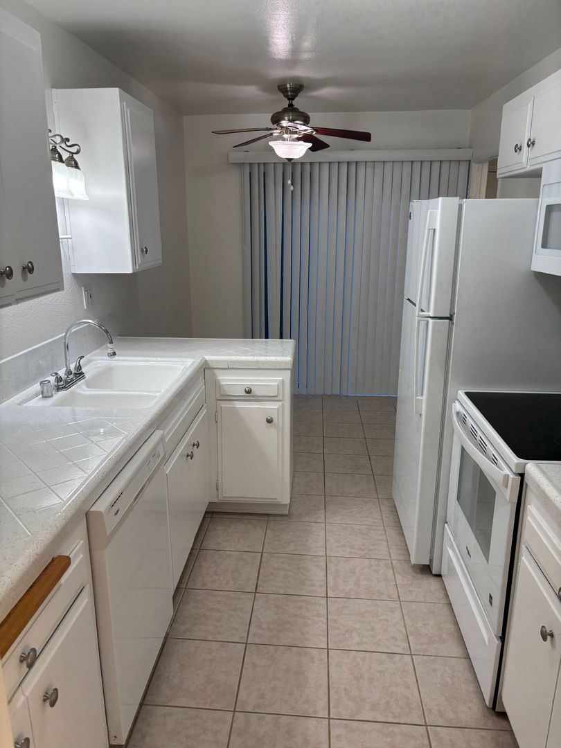 San Diego Apartment: 3748 Curtis St.