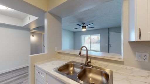Updated 1 bedroom in Mesa, with washer/dryer - $999.00 rent (unit 327) plus 1 month free rent special! – photo 1