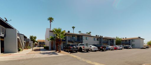 Classic 2 bedroom/2 bath in Phoenix available for $999.00 (limited units) and a 1 month free rent special. – photo 1