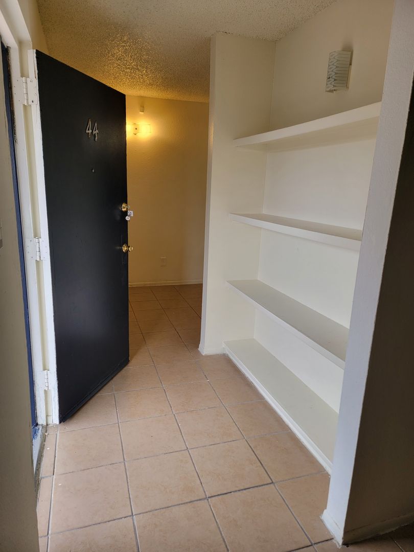 Phoenix Apartment: 2520 W McLellan Blvd