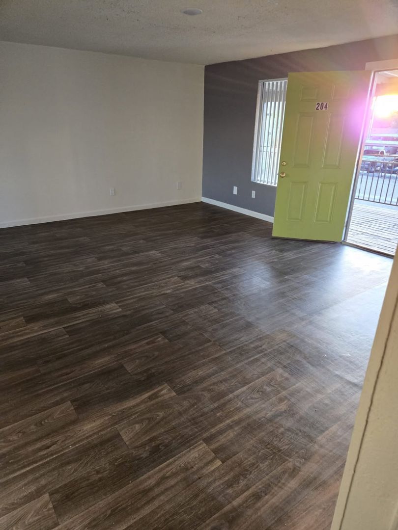 Phoenix Apartment: 2344 W. Devonshire Ave