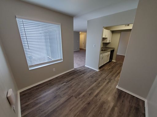 HUGE 3 bedroom/den! – photo 1