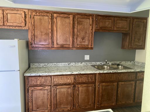 1/2 off move in special! Large 2 bedroom in Phoenix, $1,245.00, all utilities included and no additional fees! – photo 1