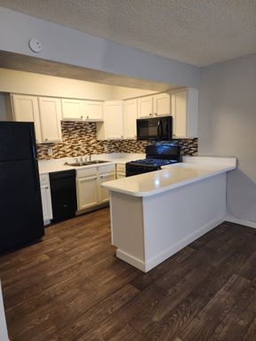 2 bedroom available in Scottsdale $1,399.00 (unit 1A) plus 1 month free rent special – photo 1
