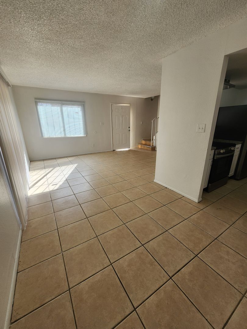 Phoenix Townhome: Multiple