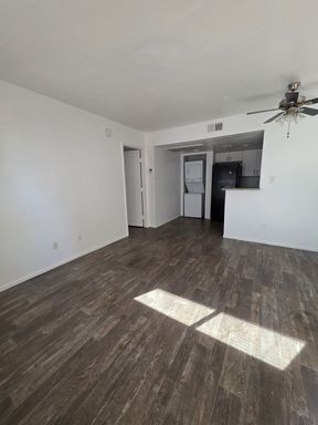 1 bedroom with washer/dryer $1,049.00 (limited units), 1 month free rent special! – photo 1
