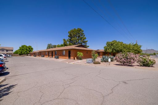 Large single story 2 bedroom in Apache Junction, $1,199.00 (limited units) plus 1 month free rent for a limited time!