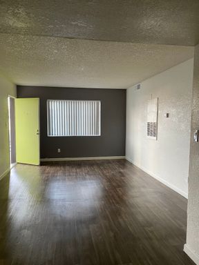 2 bedroom/2 bath in Phoenix $1,020.00 includes water, sewer and trash with no additional fees! $10.00 application fees and 1/2 off move in special! – photo 1