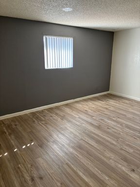 1/2 off move in special! Large 2 bedroom in Phoenix, $1,095.00 and no additional fees! – photo 1