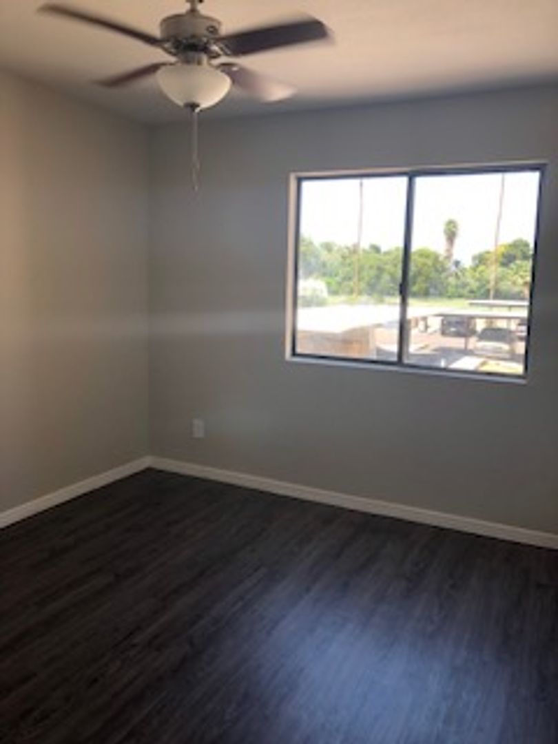 Mesa Apartment: 1006 W Main