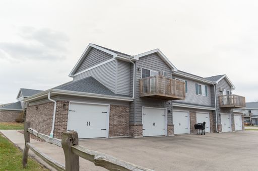 Two Bedroom Upper-Heat Included – photo 1
