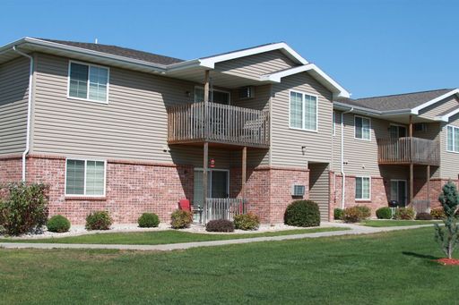 Three Bedroom Lower-Heat Included – photo 1