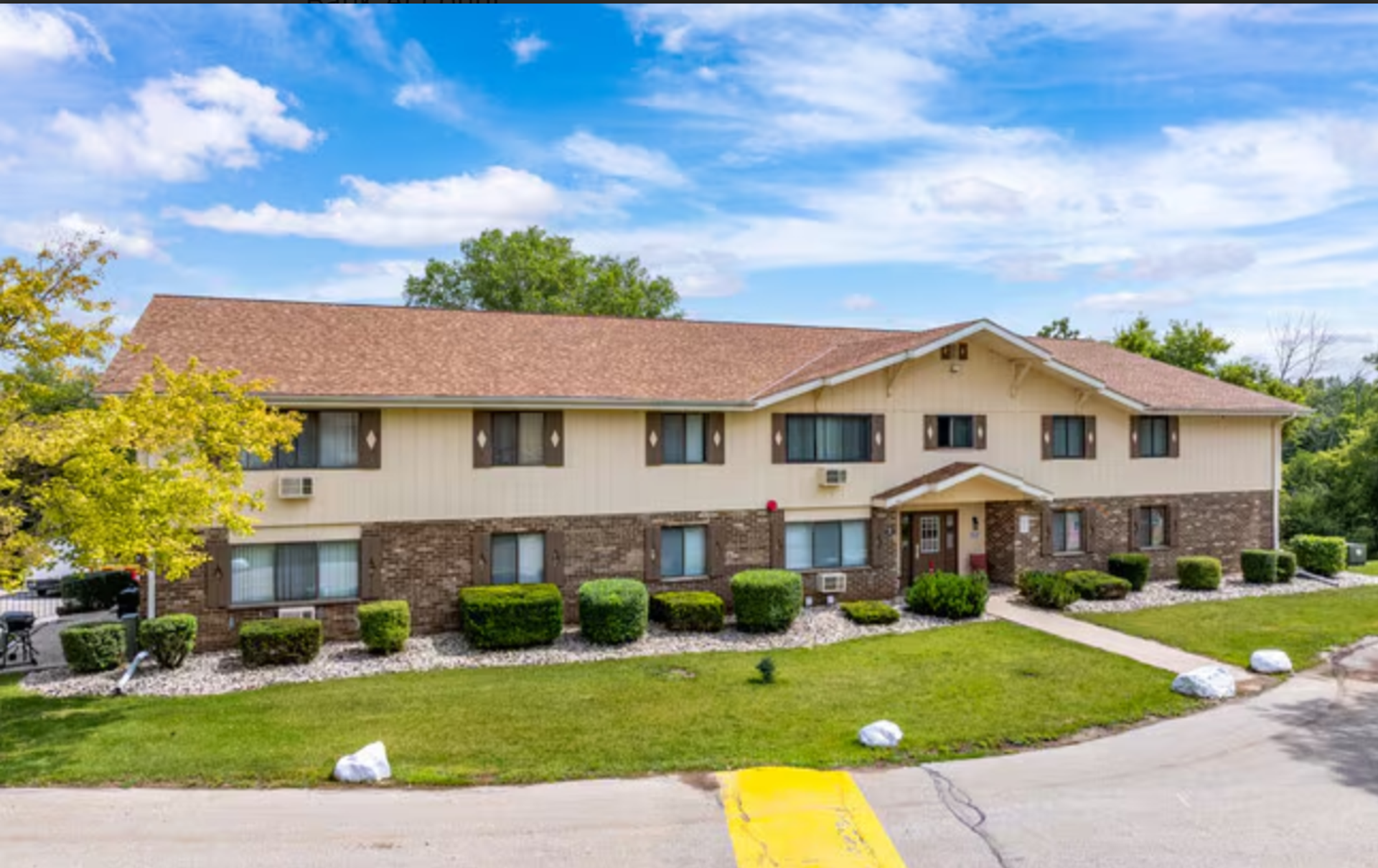 Mayville Apartment: 1439 Dayton Street