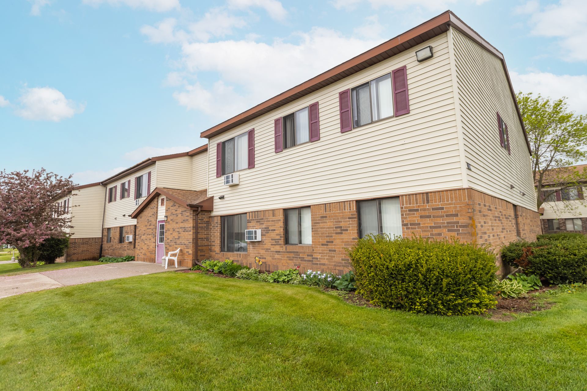 Marshfield Apartment: 504 E 21st Street
