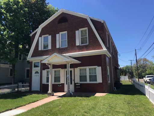 Recently Renovated 4 bedroom Apartment - 2nd Floor Unit