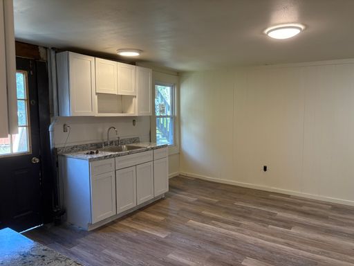 Recently Renovated 2 Bedroom Apartment