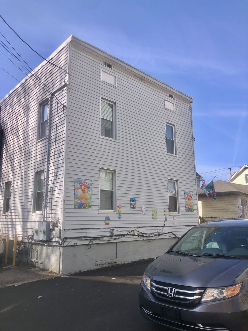 Ansonia Apartment: 7 Pork Hollow Road