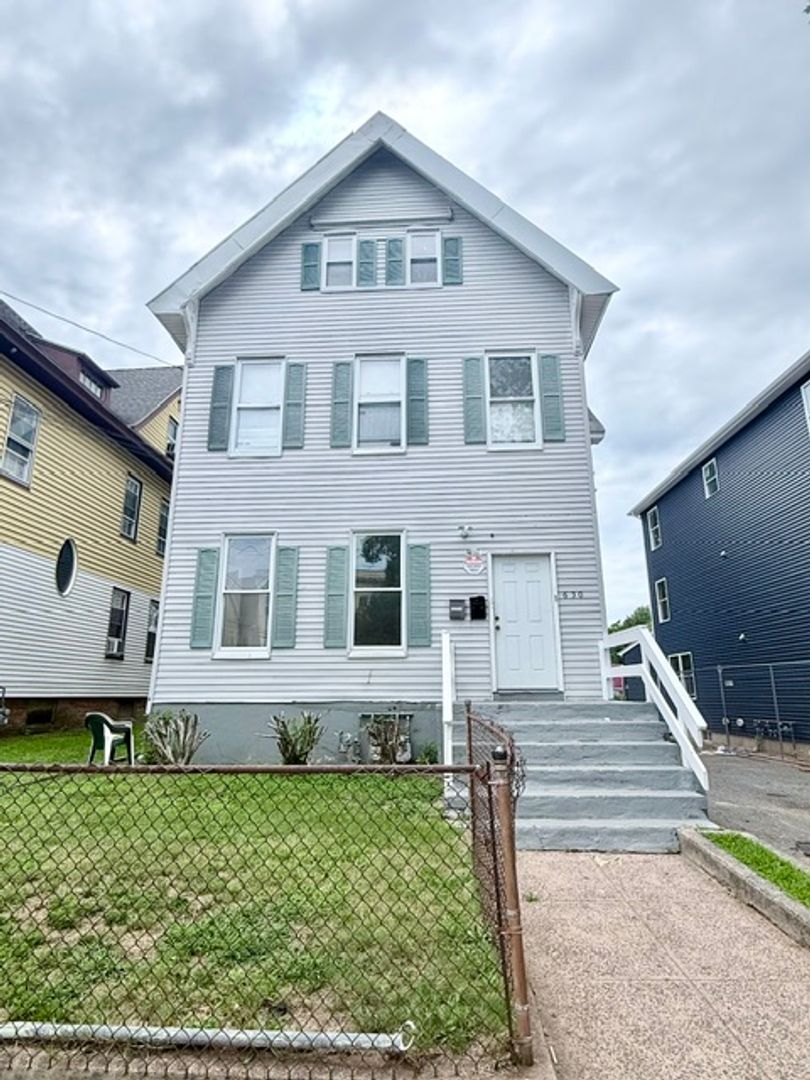 New Haven Apartment: 630 Howard Avenue