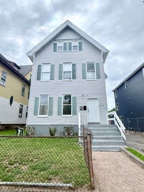 GREAT LOCATION YALE HOSPITAL and ROBERTO CLEMENTE LEADERSHIP ACADEMY! 3 Bedrooms 1st Floor – photo 1