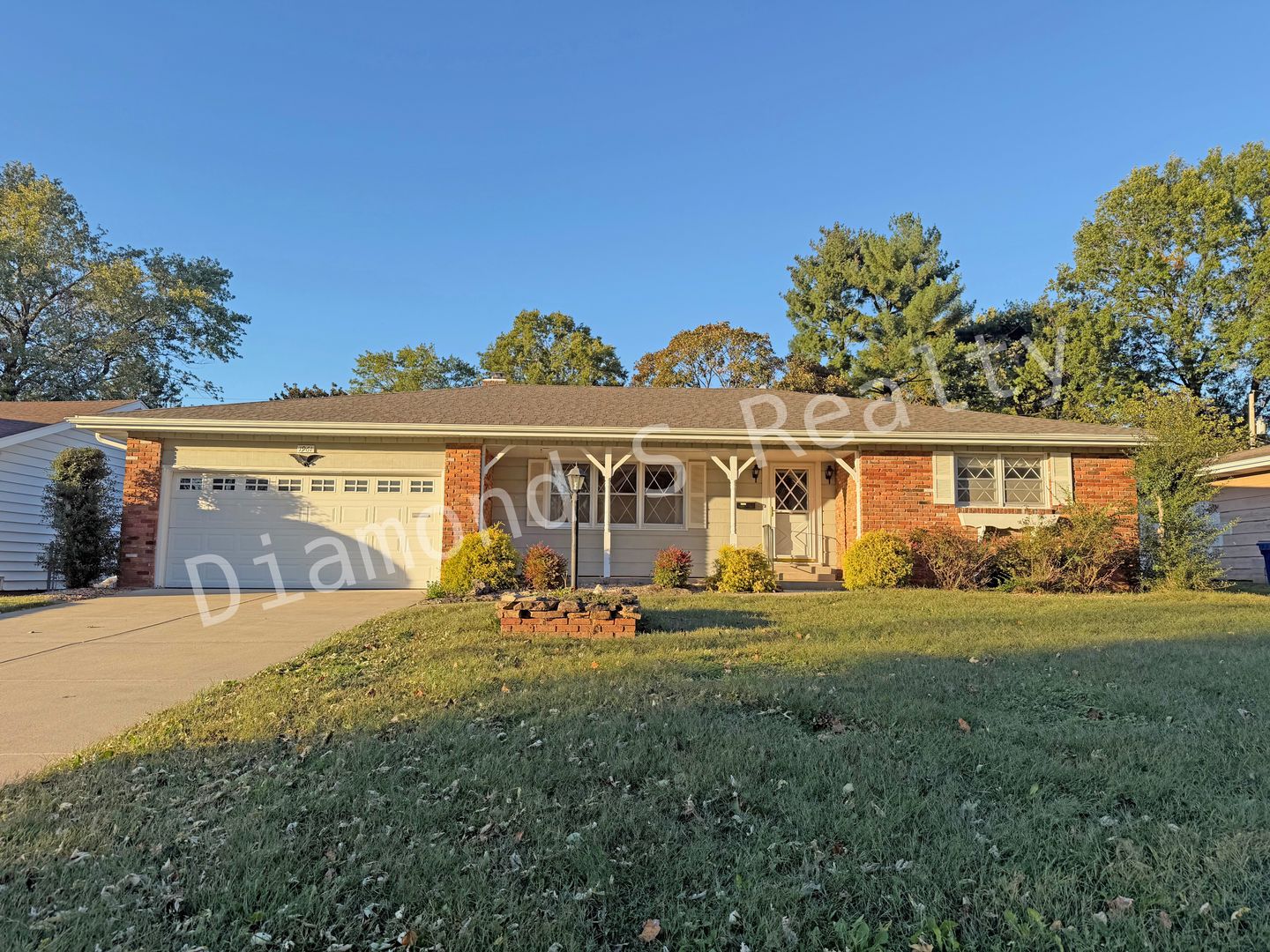 Springfield House: 1961 E Woodland St