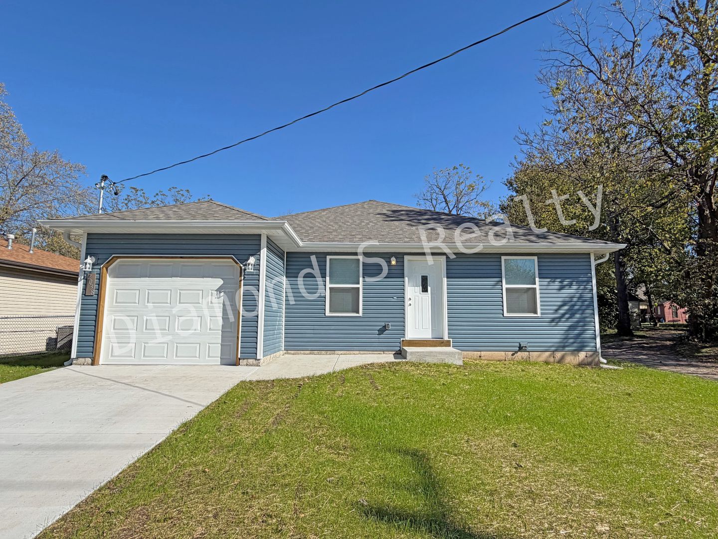 Springfield House: 2038 N Summit Ave