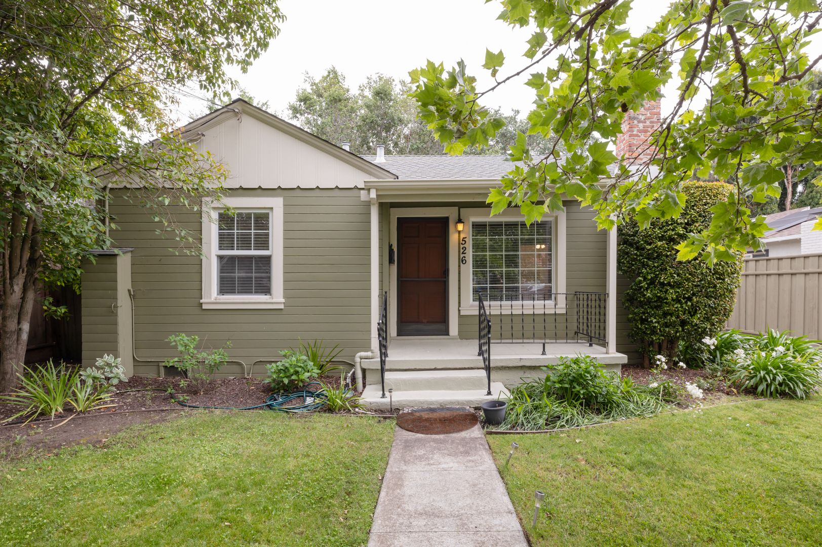 Redwood City Apartment: 526 Iris Street