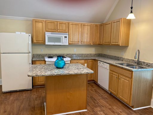 Listing photo thumbnail