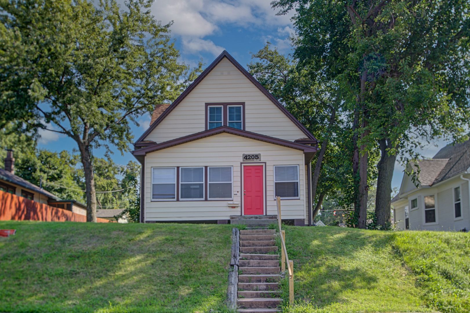 Omaha House: 4205 Pacific