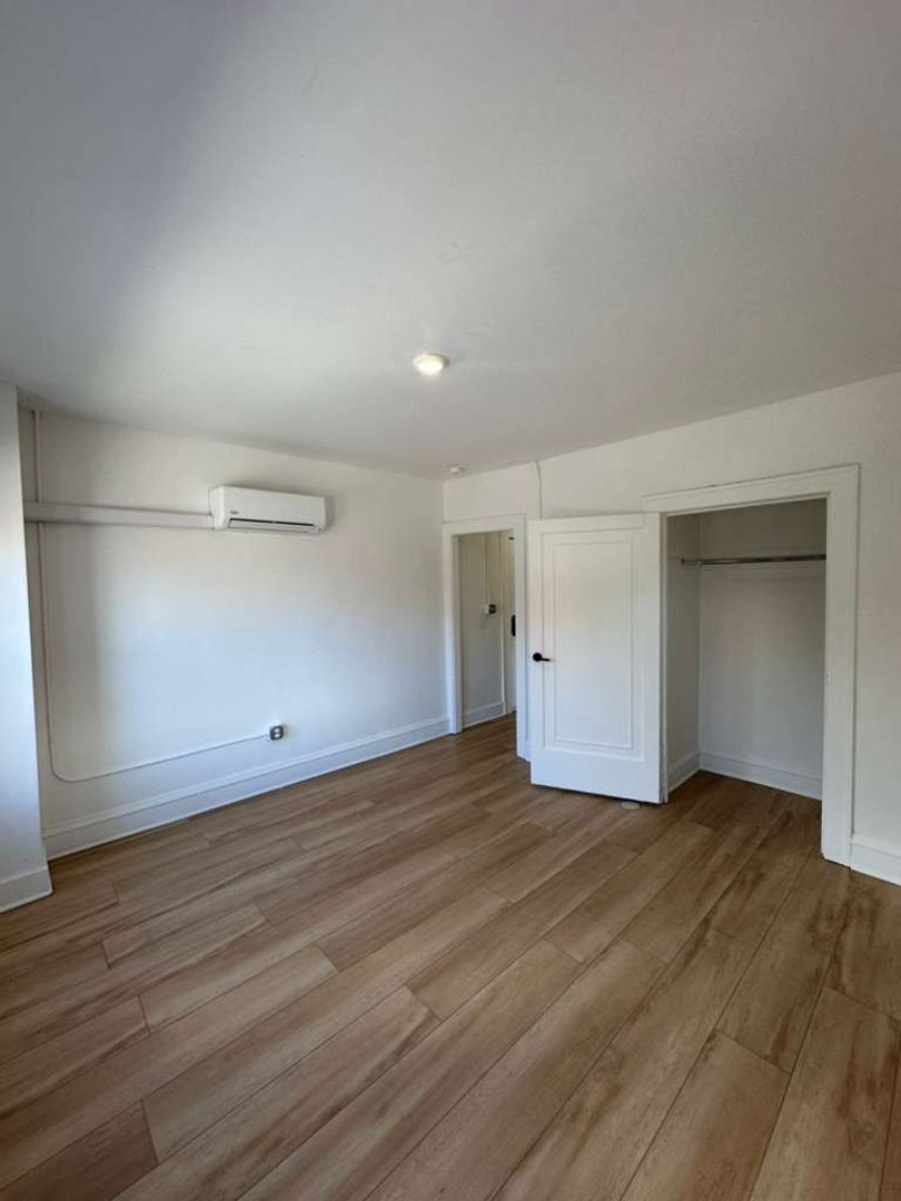 Cleveland Apartment: 1384-1388 W 83rd St