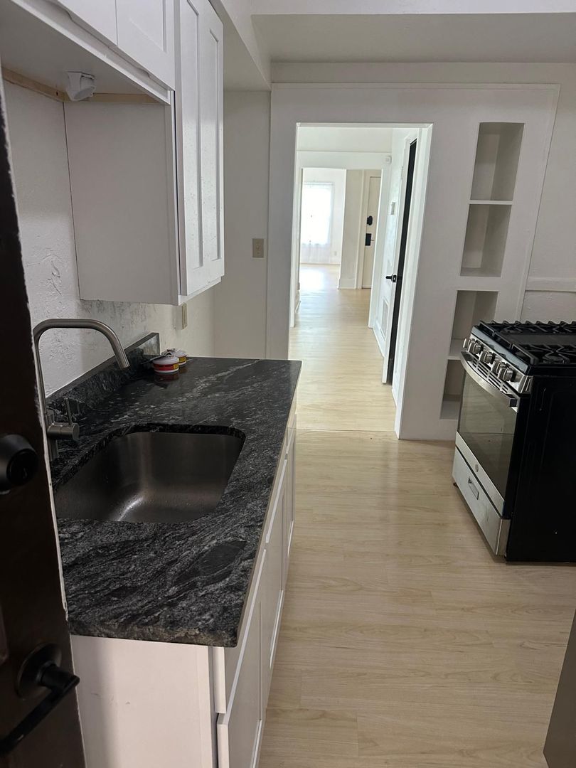 Cleveland Heights Apartment: 14148 Superior Rd