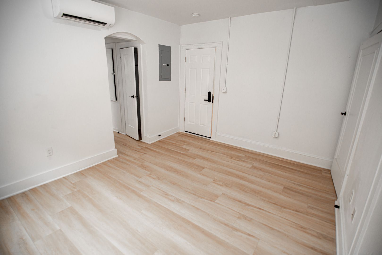 Cleveland Apartment: 1384-1388 W 83rd St