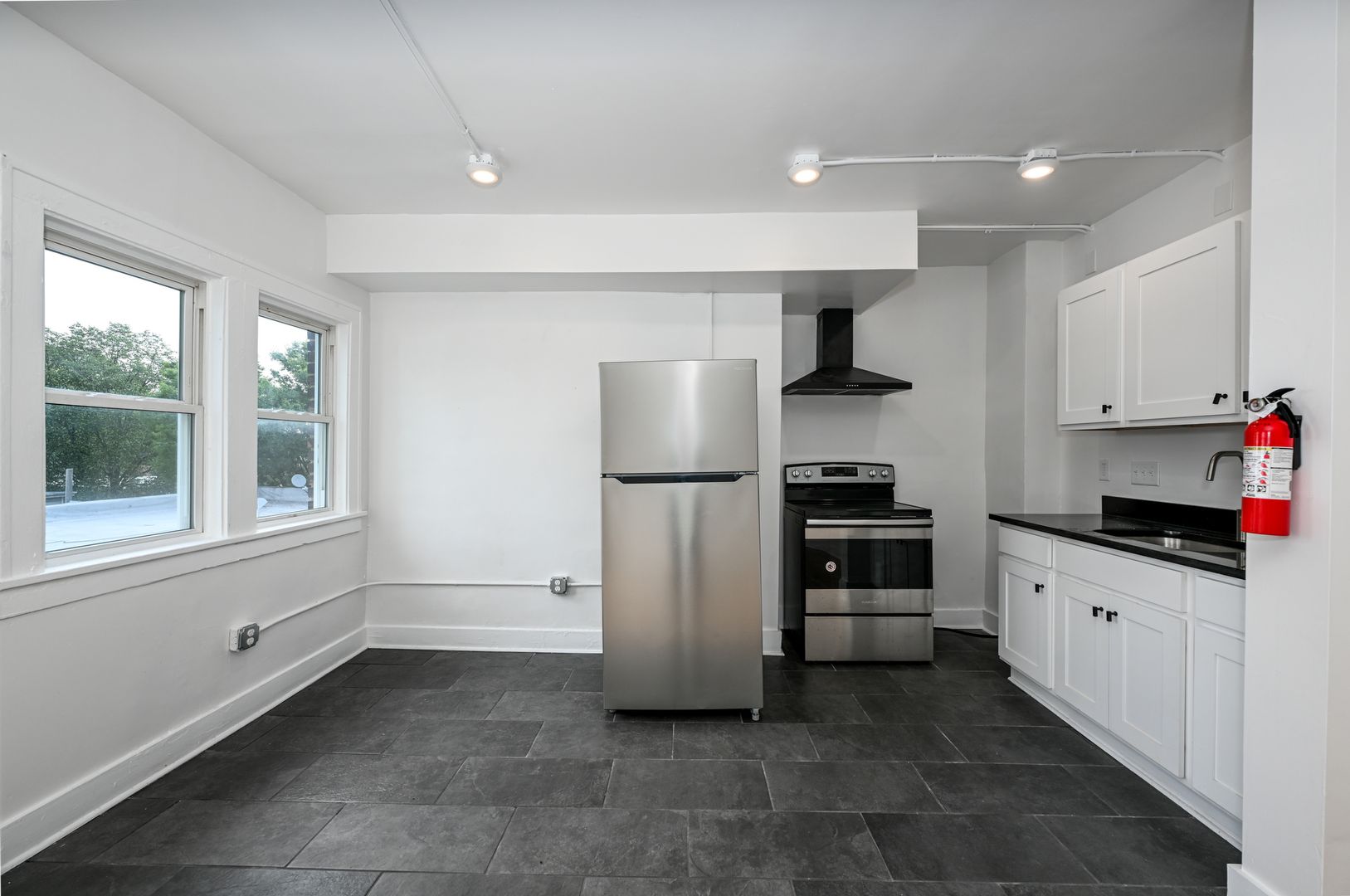 Cleveland Apartment: 1384-1388 W 83rd St