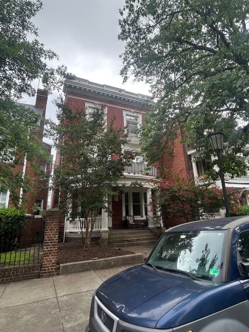 Richmond Apartment: 2828 Monument Avenue